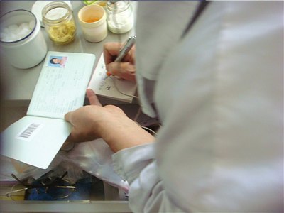 ���߰������ﲿƭҽ����Ļ:��Ĥ������ҽ�Ʊ���